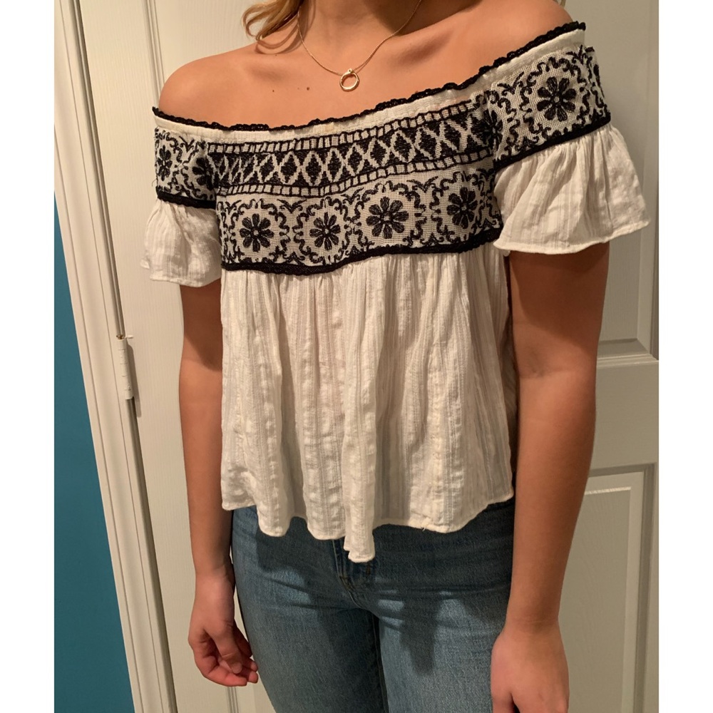 Off the Shoulder Top w/ Embroidered Detail
